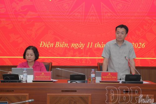 Chánh Văn phòng Tỉnh ủy Trịnh Hoàng Thắng phát biểu tại hội nghị.