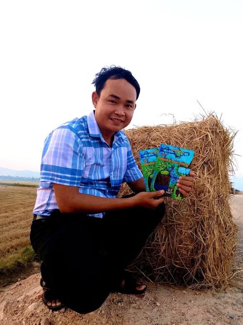 Nhà thơ Nhiên Đăng dành ngòi bút của mình viết nhiều về quê hương xứ sở. Ảnh: NVCC
