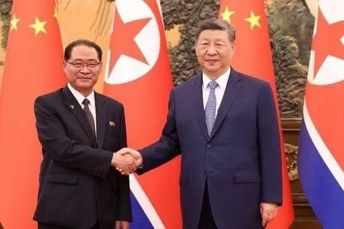 Chủ tịch Trung Quốc Tập Cận Bình và Thủ tướng Triều Tiên Pak Thae Song tại Đại lễ đường Nhân dân ở Bắc Kinh, ngày 10 - 7 - 2026. Ảnh: Tân Hoa Xã.