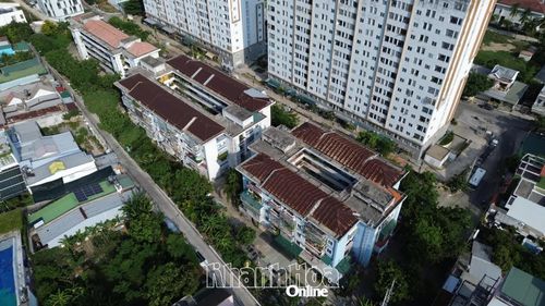 Chung cư Bình Phú 1 gồm 3 khối nhà với 150 căn hộ.