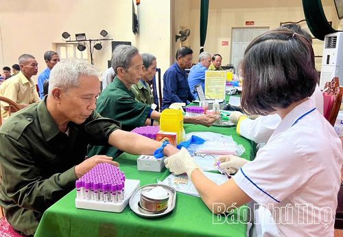 Việc lấy mẫu giám định ADN của các thân nhân liệt sĩ được thực hiện khoa học.
