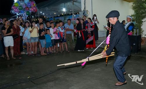 Hoạt động tại Chợ đêm văn hóa.