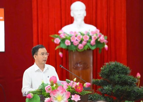 Phó Trưởng Chi cục Thống kê thành phố Hoàng Ngọc Cường tham gia thảo luận