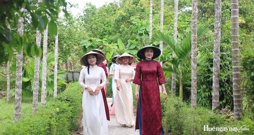 Áo dài cách tân trong hiện đại 