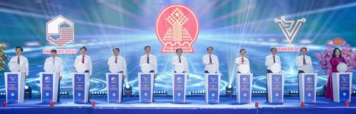 Phó Thủ tướng Chính phủ Hồ Quốc Dũng và các đại biểu thực hiện nghi thức khởi công Dự án Khu công nghệ số tập trung Yên Bình tại phường Vạn Xuân và xã Điềm Thụy, Thái Nguyên. Ảnh: Nguyên Ngọc