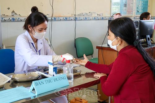 Kiểm tra đường huyết, tầm soát nguy cơ mắc bệnh đái tháo đường và tim mạch.