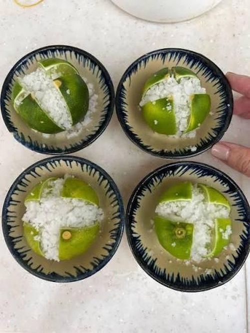 Nếu để chanh muối trong phòng cần thay mới thường xuyên để tránh bị mùi ngược.