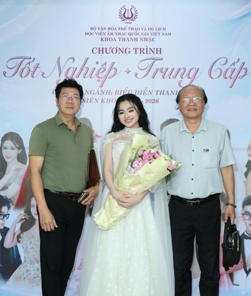 Ca sĩ Thu Hường