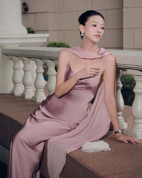 Nàng hậu ghi điểm với phong cách ngày càng sang trọng, thanh lịch.