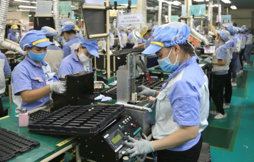Sản xuất linh kiện điện tử tại Công ty TNHH Katolec Việt Nam (Khu công nghiệp Quang Minh). Ảnh: Quang Thái