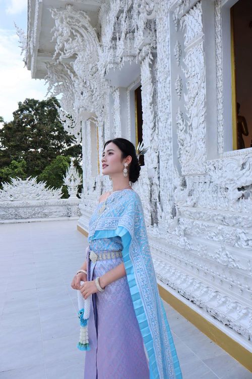 Ngay sau khi được chia sẻ, bộ ảnh nhanh chóng thu hút lượng lớn lượt yêu thích, bình luận và chia sẻ trên mạng xã hội. Bên dưới bài đăng, nhiều khán giả dành lời khen cho nhan sắc ngày càng thăng hạng cũng như vóc dáng cân đối của Hoa hậu Ý Nhi.
