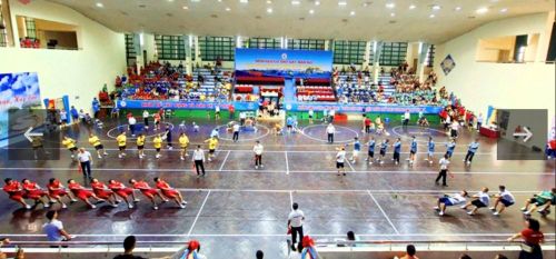 Giải đấu các môn thể thao dân tộc thu hút nhiều người dân tộc thiểu số tham gia. Ảnh: QN
