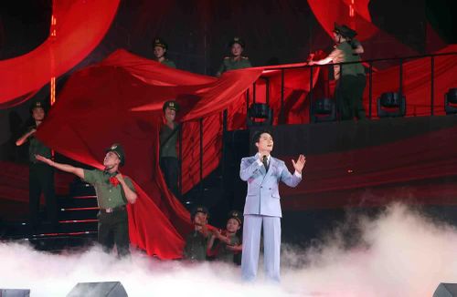 Ca sĩ Anh Tú. Ảnh: Phạm Kiên - TTXVN