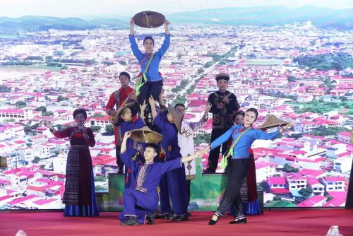 Các tiết mục văn nghệ tại Không gian văn hóa.