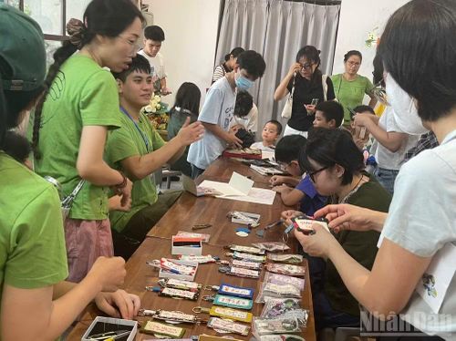 "Yêu trọn niềm vui" còn giới thiệu khu trải nghiệm nghề nghiệp, cùng chia sẻ về những công việc phù hợp với nhóm trẻ có nhu cầu đặc biệt.