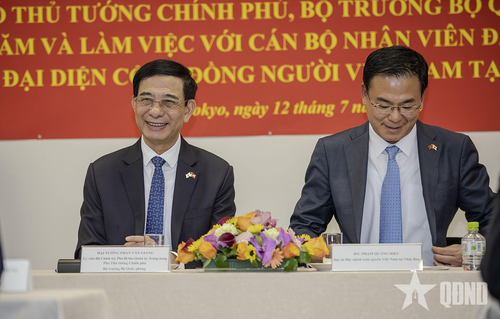 Đại tướng Phan Văn Giang và Đại sứ Phạm Quang Hiệu. 