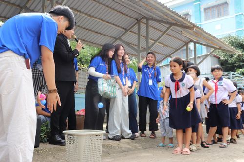 Học sinh tham gia các hoạt động vui chơi, sinh hoạt hè