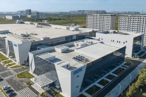 Động lực tăng trưởng của CXMT đến từ nhu cầu chip nhớ DRAM bùng nổ trên toàn cầu, đặc biệt khi AI phát triển mạnh, giúp công ty chuyển từ khoản lỗ lũy kế 37 tỷ Nhân dân tệ trong gần một thập kỷ sang lợi nhuận ròng 33 tỷ Nhân dân tệ chỉ trong quý I năm nay, đồng thời vươn lên vị trí nhà sản xuất DRAM lớn thứ tư thế giới sau Samsung, SK Hynix và Micron.