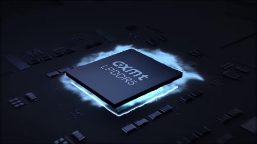 Theo các tổ chức phân tích, CXMT hiện nắm khoảng 11% công suất sản xuất DRAM toàn cầu và có thể nâng lên 15% vào năm 2028 nhờ hàng loạt nhà máy mới tại Hợp Phì, Thượng Hải và Bắc Kinh, dù phần lớn sản lượng vẫn đã được khách hàng đặt trước nên tình trạng thiếu nguồn cung khó sớm chấm dứt.