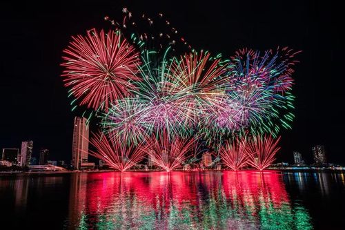 Màn pháo hoa mãn nhãn của đội Bồ Đào Nha.