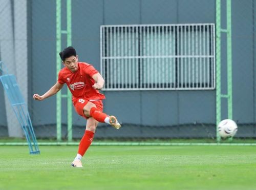Trước buổi tập, tiền đạo Nguyễn Đình Bắc cho biết: “Toàn đội đã có gần ba tuần tập trung để chuẩn bị cho ASEAN Championship 2026. Ảnh: VFF.