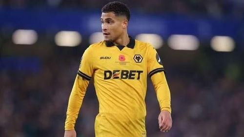 Ngoài MU, Liverpool cũng được cho là đang quan tâm đặc biệt tới tiền vệ 25 tuổi.