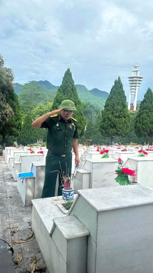 Phút giây bên đồng đội.