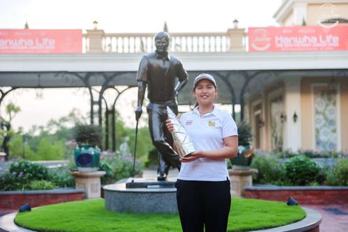 Nữ golfer Thái Lan Vichayada Raemmuang