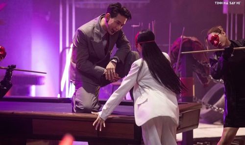 Trong quá trình chuẩn bị cho Dancin' My Way, Song Luân phát huy kinh nghiệm thực hiện các dự án điện ảnh và MV để xây dựng concept. Nam ca sĩ có khoảnh khắc tiến gần khán giả tạo điểm nhấn.