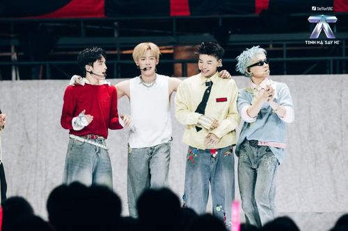 Sân khấu IDNAT lấy cảm hứng Kpop với hệ thống màn hình LED, đội hình mạnh về vũ đạo. Wren Evans cùng ê-kíp giữ tinh thần hiện đại của bản demo do các producer thuộc KMR (SM Entertainment) sản xuất, đồng thời Việt hóa ca khúc để phù hợp hơn với khán giả trong nước, như mang cả live concert quốc tế lên sân khấu Tinh hà.