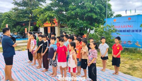 “Hiện lớp đang nhận dạy cho 50 em thiếu nhi, học sinh trên địa bàn. Nhu cầu học bơi của các em còn rất nhiều, sau khóa này đoàn xã sẽ nghiên cứu để tiếp tục triển khai. Mục đích là dạy cho các em biết bơi. Đồng thời nâng cao nhận thức, trang bị kỹ năng sống, kỹ năng phòng tránh đuối nước. Qua đó cũng tạo sân chơi lành mạnh, giúp các em rèn luyện sức khỏe và phát triển toàn diện”, Bí thư Đoàn xã Môn Sơn nói.
