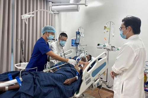 Đội ngũ y, bác sĩ đã dốc toàn lực cấp cứu, điều trị các du khách vụ tai nạn.