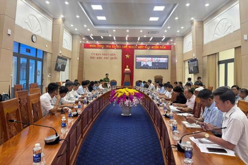 Quang cảnh buổi làm việc. Ảnh: H. Dung.