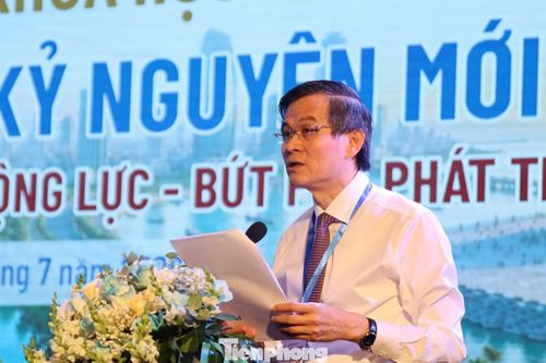 PGS, TS. Đoàn Minh Huấn phát biểu.