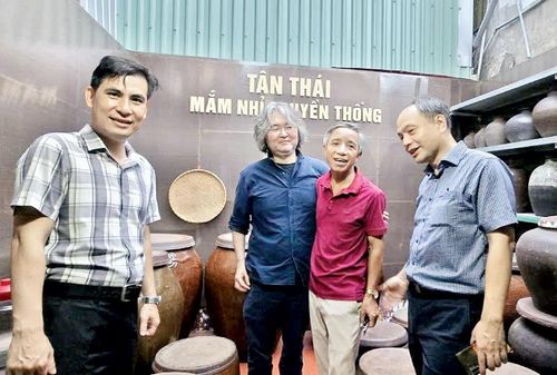 Các chuyên gia Nhật Bản trong lĩnh vực công nghệ lên men tìm hiểu giá trị của mắm Tân Thái dưới góc độ khoa học