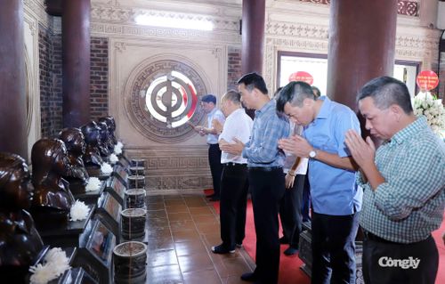 13 thanh niên xung phong ngã xuống chỉ ít giờ trước thời khắc hòa bình.