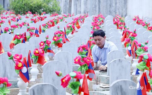 Nghĩa trang Liệt sĩ Quốc tế Việt – Lào là nơi yên nghỉ của hơn 11.000 liệt sĩ quân tình nguyện và chuyên gia Việt Nam đã anh dũng hy sinh khi làm nghĩa vụ quốc tế cao cả trên đất nước Lào.