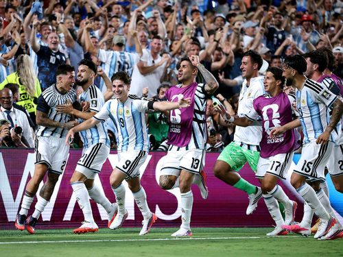 Argentina liên tục bùng nổ khi bị đẩy vào khó khăn. Ảnh: AFA