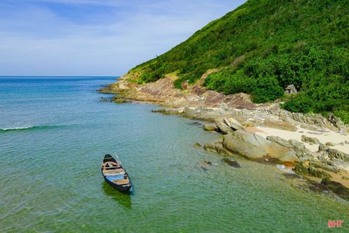 Khi núi, biển và bầu trời hòa quyện thành một bức tranh đầy cảm xúc.