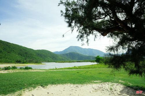 Mỗi thời điểm trong ngày, cảnh sắc lại mang một vẻ đẹp riêng.