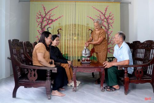Ngôi nhà của gia đình ông Tam được xây dựng khang trang, kiên cố.
