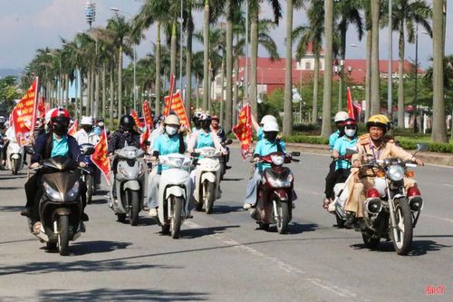 Hà Tĩnh tổ chức diễu hành phòng chống tác hại của thuốc lá.