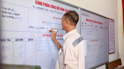Trong ngành đường sắt, chúng tôi được gọi là những người kiểm tu. Công việc của tôi là kiểm tra, phát hiện và xử lý các hư hỏng kỹ thuật để mỗi đoàn tàu hàng đủ điều kiện an toàn trước khi tiếp tục hành trình.