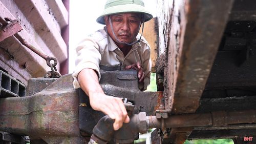 Mỗi người đều hiểu rằng sự cẩn trọng của mình góp phần bảo đảm an toàn cho hàng hóa và cho cả tuyến đường sắt Bắc - Nam.