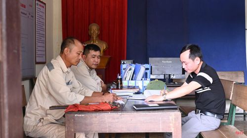 Mỗi ca trực của tôi bắt đầu từ 6 giờ sáng hôm nay và kết thúc vào đúng 6 giờ sáng hôm sau. Trong suốt 24 giờ ấy, anh em luôn sẵn sàng có mặt khi tàu vào ga.
