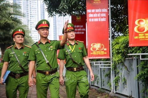 Công an phường Từ Liêm (Hà Nội) duy trì tuần tra, kiểm soát bảo đảm tuyệt đối an ninh dịp Lễ kỷ niệm 80 năm Ngày truyền thống lực lượng An ninh nhân dân. Ảnh: TTXVN phát