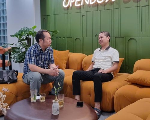 Phóng viên Xuân Cường, Báo Tin tức và Dân tộc trao đổi với ông Lê Bắc Nam, CEO và nhà sáng lập Công ty TNHH Công nghệ 44+ Technologies và Công ty NDAMAPS.