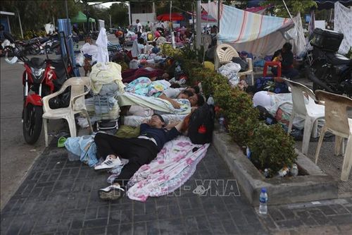 Người dân mất nhà sau động đất tại La Guaira, Venezuela. Ảnh: THX/TTXVN phát