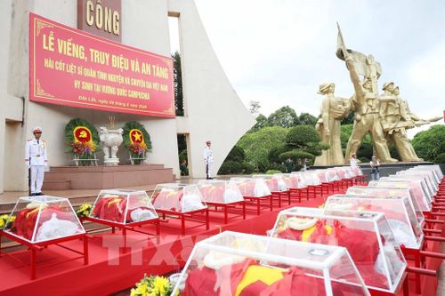 Mùa khô 2025 - 2026, Đội K51 tỉnh Đắk Lắk đã tìm kiếm, quy tập và hồi hương được 27 hài cốt liệt sĩ quân tình nguyện, chuyên gia Việt Nam hy sinh qua các thời kỳ chiến tranh tại chiến trường Campuchia. Ảnh: Tư liệu/Hoài Thu – TTXVN