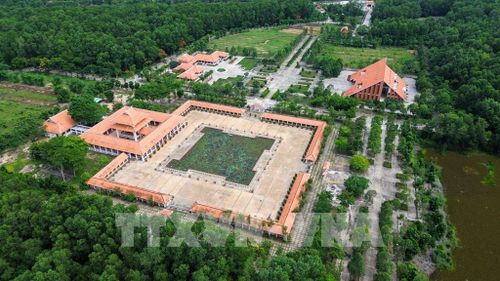 Giữa màu xanh yên bình của vùng biên Tây Ninh, Khu di tích lịch sử cách mạng Bình Thành lưu giữ những dấu ấn của một căn cứ cách mạng kiên cường trong hai cuộc kháng chiến. Ảnh: Giang Phương – TTXVN